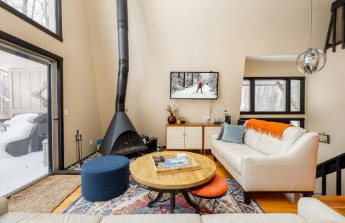 3Br 2Bath Midcentury Ski Chalet with Hot Tub & Kids' Loft - Photo 10