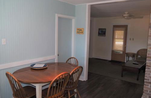 The Cute & Cozy - Lower Apt - Great Location! - Photo 26