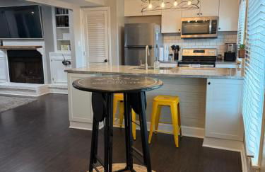 Full townhouse near Shem Creek & Downtown with Hot Tub - Photo 4