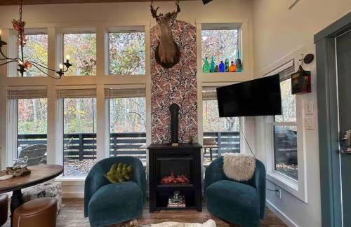 Blueberry Farm Cottage, Hot Tub, Creek, Game Room - Foto 13