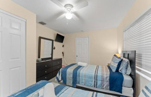 Spacious 5BR Home with Pool, Near Downtown & Beach - Foto 34