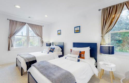 Modern Beach & Town Getaway - Foto 16