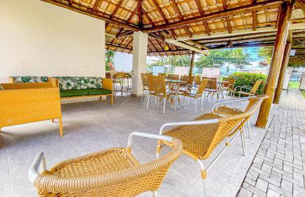 Aptos em condominio frente mar na praia de Taperapuã, atravessou a rua está na praia, aptos com 2 quartos com ar condicionado, internet privativa 300MBPS, 1 vaga de garagem, acomodam até 6 pessoas - Foto 12