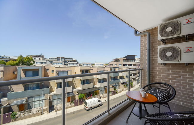 Modern and Spacious Resort-Style Home - Foto 8