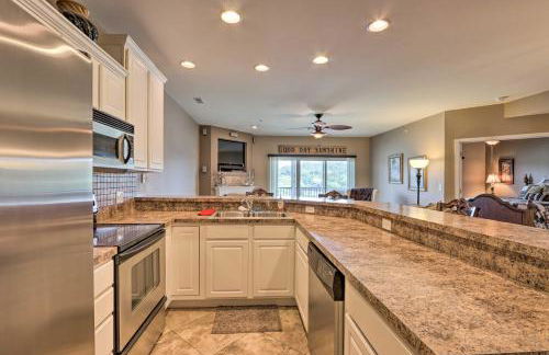 Lakefront Balcony and Pool Access Camdenton Condo - Foto 9