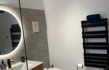 Studio calme avec Parking accès rapide Eurexpo Le Chasseland - Foto 14