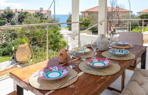 Luxury Seafront Villa with Rooftop Pool & Stunning Sea Views - Foto 16