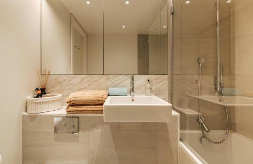 LUXURY 3 Bed 3 Bath Apartment in Central London - Photo 21
