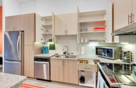 1B1B LUX 1st Flr Apt-2min to TCU+King Bed+Pool+Gym - Foto 10