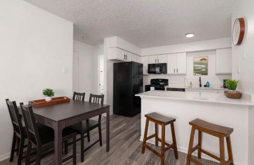 Comfortable 2BR - Pool Near Major Attractions - Foto 11