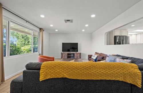 Luxe 4BR 2BTH l Pool & Grill l Central Location l Mountain View l Family Vacation l RV Site - Foto 5