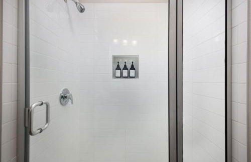 Comfy 2BR-Southtown Near Rvrwalk, Dome & Conv - Photo 15