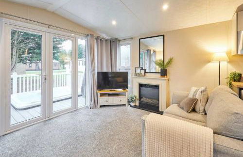 Woodpark Lodge with Hot Tub - Foto 12