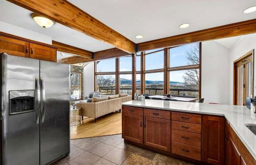 Modern Mountain Cabin with Hot Tub and Game Room Near Moorefield, West Virginia - Foto 27