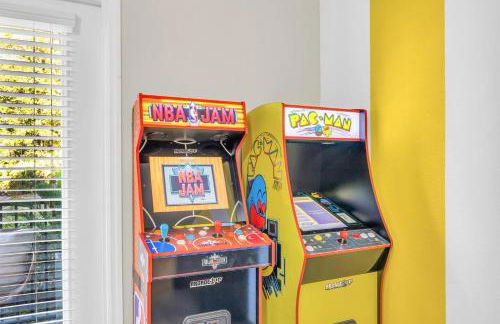 3BR Family Suite with Games & Pool - Foto 25