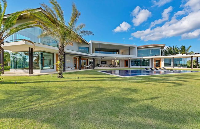 Modern 7BR Villa w Stunning Views of Golf Course - Photo 6