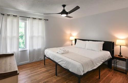 3BR Home for 8 - Only 5 Minutes to Ark - Foosball - Foto 9