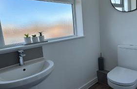 Modern & Spacious Home in Exeter - Smart TV & Xbox - Foto 9