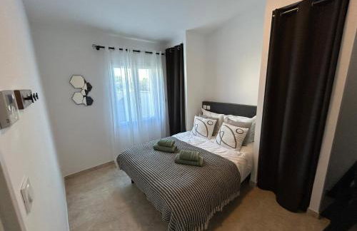 villa 8 personnes clim, piscine, parking - Photo 31