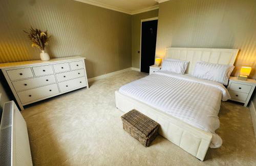 Red Roofs - 5BR Luxury - Large Gardens - EV Point - Near Edinburgh - Photo 9