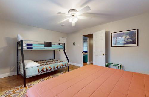 Four Bedrooms & a Beach - Photo 11