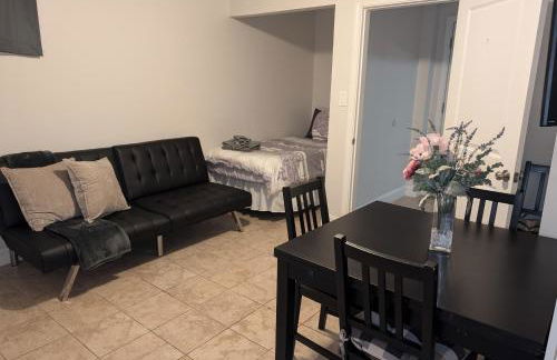 Brighton Apartment Sleeps 3 - Steps to Bus Line - Foto 4