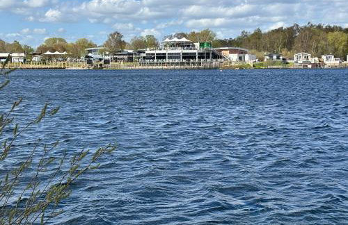Hot tub retreat, at Tattersall Lakes caravan - Foto 5