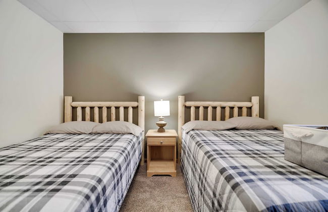 Woodland Oasis by Avantstay Hot Tub, Firepit, Walk to Lake - Photo 31