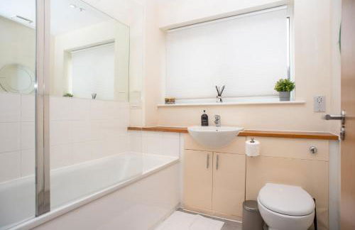 Cosy townhouse, new build, 5 bedrooms, Sleeps 8, Free Parking - Foto 27