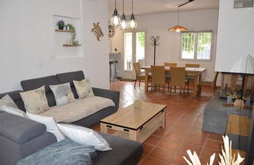 Villa wifi 8 à 10 personnes BBQ piscine situation centrale à Cuges les pins Sainte Baume 2km OK Corral 20km Marseille centre 20km Var - Foto 1