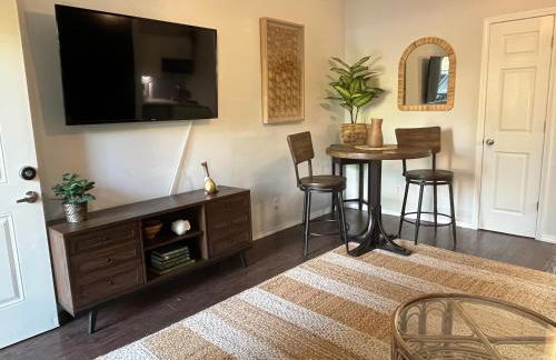 Couples Condo Retreat Overlooking Golf Course - Foto 16