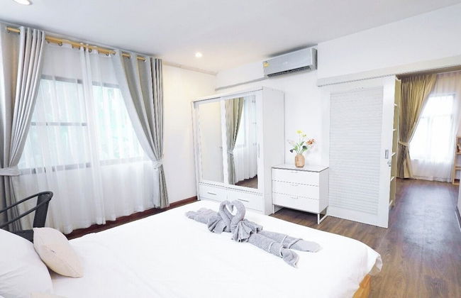 4 Bedroom/5 Beds Villa Din Daeng BKK - Foto 1