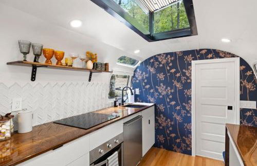 Luxury Airstream w hot tub, king bed, & grill - Foto 1