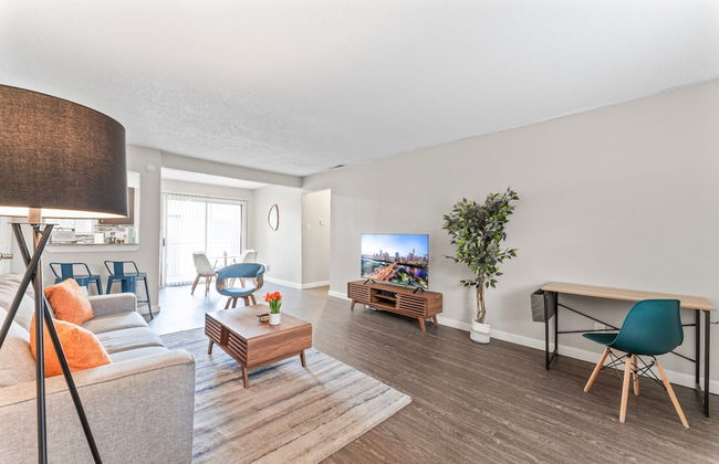 Spacious and Chic King Bed 2BR Suite 5 Min to DT - Foto 10