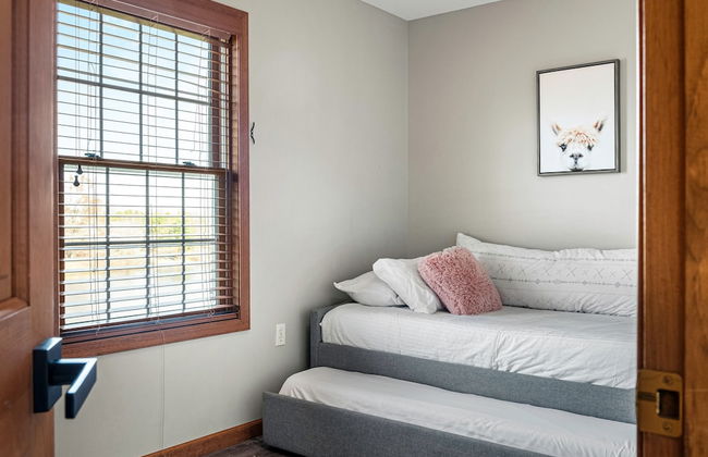 Laker s Pointe by Avantstay Lakefront Private Peninsula Hot Tub Game Room - Photo 46