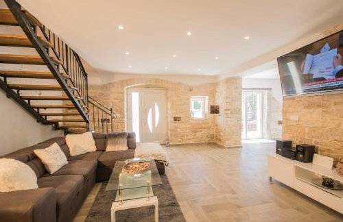 Villa Milena, a Rustic Summer Haven with Pool, Pets Welcome! - Foto 5