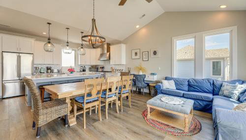 Beachfront Oasis w/ 2 Large Decks, BBQ & Views! - Foto 2