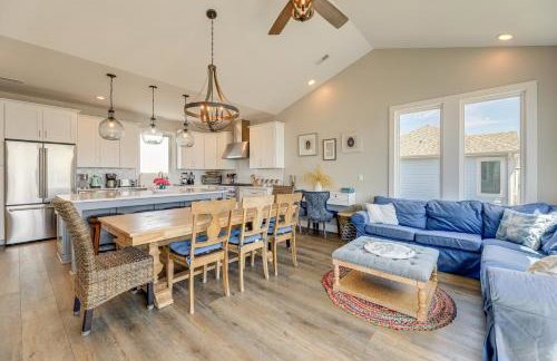 Beachfront Oasis w/ 2 Large Decks, BBQ & Views! - Foto 2
