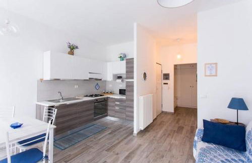 WELCOME RIVIERA - FIOCCO DI MARE elegante e moderno appartamento completamente rinnovato situato in una zona tranquilla -toll parking at 15 euro per day to be booked in advance -subject to availability - Foto 26