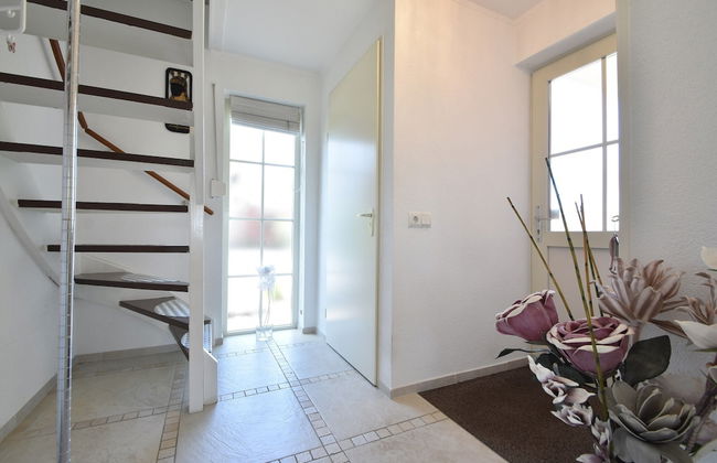 Enticing Holiday Home in Oude With Garden - Foto 2