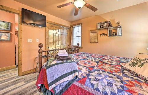 Secluded Birnamwood Cottage with Deck and River Views! - Foto 9