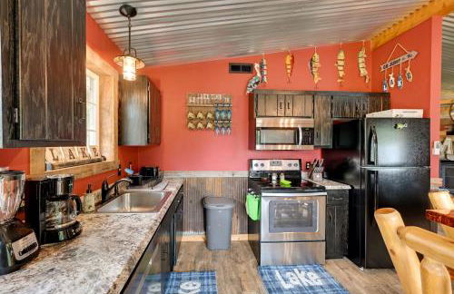 Lakeside Cabin with Fire Pit Near Pine Point Park! - Foto 12