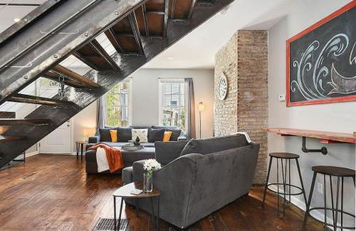 HostWise Stays - The "Row" House - Beautiful Space, Two King Beds - Photo 29