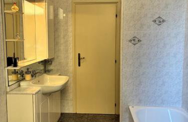 Tuscan Charm Spacious Florence Home - Photo 14