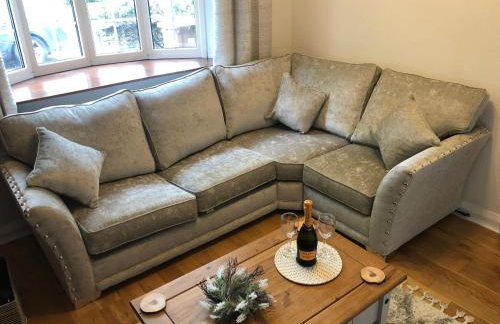 Cosy Rustic 3 bed cottage, great train links - Foto 5