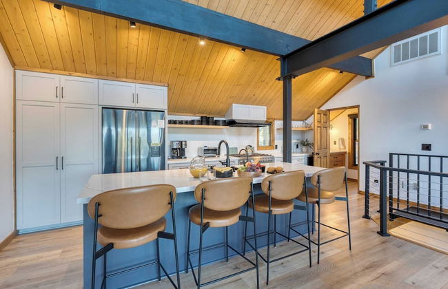 Lake View, Firepit, Game Room Remodeled Lake Tahoe Luxury Cabin by Avantstay - Foto 60