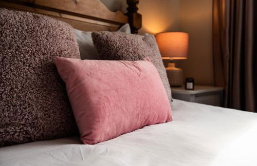 Spacious 4 Bed Holiday Home with Hot Tub & Parking near Matlock Peak District - Foto 26