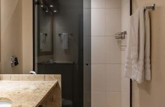 (1806) A 150 Metros da Praia do Leblon com Academia, Arrumação Diária, Vista Mar e Vista para o Cristo - Photo 41