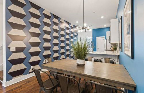 Walk to Vanderbilt and Belmont with Garage and Rooftop Deck - Foto 2