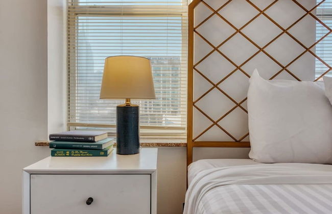 Stairway 3BR Apt w W D Home Theater - Foto 15